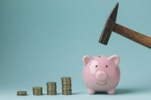 diferencia entre la deuda pública y el déficit público